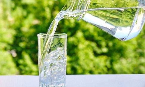 Cảnh giác mất nước, rối loạn điện giải mùa nắng nóng và cách phòng ngừa