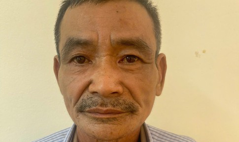 Bị kiểm tra nồng độ cồn, người đàn ông dí dao vào cổ công an