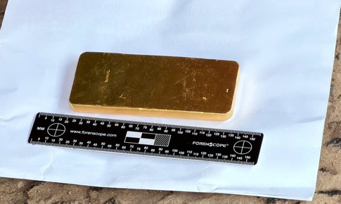 Bắt giữ đối tượng mang 1 kg vàng từ Campuchia về Việt Nam