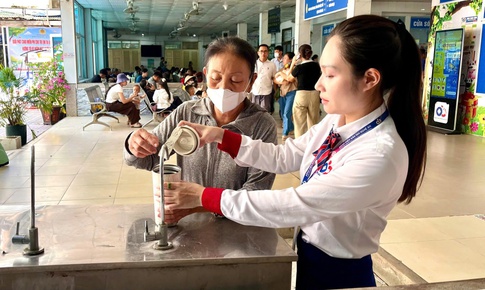 Nắng nóng hơn 40 độ C, bệnh viện tăng cường chống nóng cho người bệnh