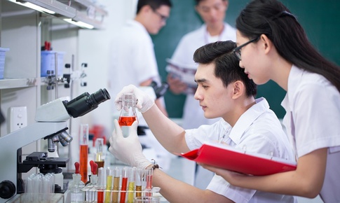 Bộ Nội vụ giải đáp về chính sách thu hút nhân tài với người có bằng tiến sĩ