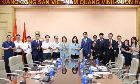 Bộ trưởng Bộ Y tế Đào Hồng Lan tiếp, làm việc với Lãnh đạo cấp cao Tập đoàn Hetero Labs Limited, Ấn Độ
