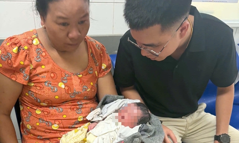 Xót xa bé trai còn nguyên dây rốn bị bỏ rơi trước chùa ở Huế