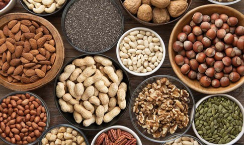 3 loại hạt giàu magie tốt nhất cho giấc ngủ người cao tuổi 