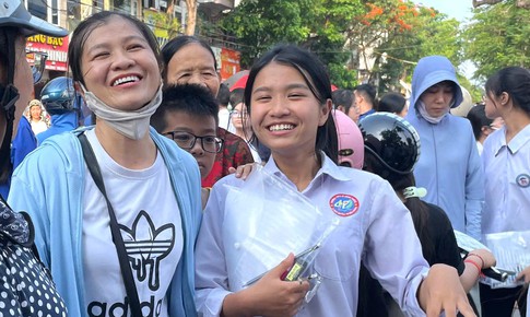 Thí sinh Hải Phòng 'thở phào' sau môn thi đầu tiên vào lớp 10