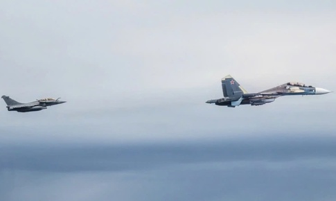Tiêm kích Rafale Pháp và Su-30SM2 Nga 'so găng' trên bầu trời Baltic