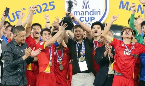 Thủ tướng tặng Bằng khen cho Ban huấn luyện U22 Việt Nam vô địch SEA Games 33