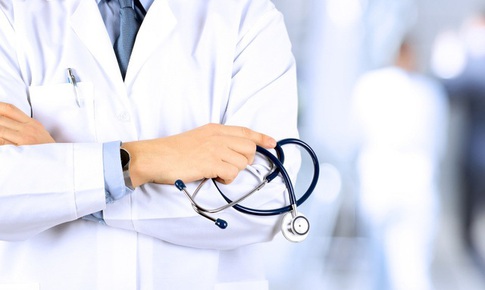 Y bác sĩ được lùi thời điểm gia hạn giấy phép hành nghề khám chữa bệnh trong bao lâu?