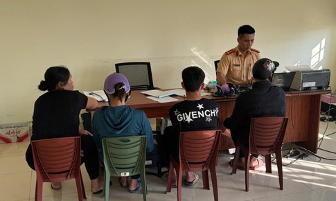 Phạt nhóm thanh niên lạng lách, đánh võng 20 triệu đồng từ tin báo của người dân