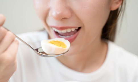 Ăn trứng mỗi ngày ảnh hưởng đến cholesterol như thế nào?