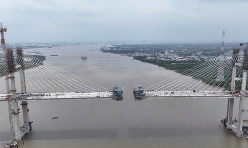 Sắp hợp long cây cầu dây văng có tĩnh không cao nhất Việt Nam