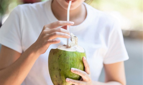 3 thời điểm uống nước dừa tốt nhất cho sức khỏe
