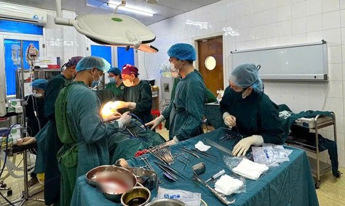 Sau bữa sáng, người đàn ông bất ngờ sốc mất máu vì căn bệnh cực hiếm