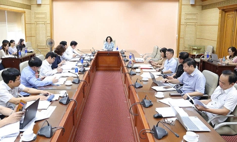 Tăng tính khả thi cho Luật Phòng bệnh bằng quy định báo cáo đồng bộ, đẩy mạnh chuyển đổi số trong giám sát dịch