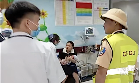Bé sơ sinh 11 ngày tuổi co giật, tím tái trên cao tốc, CSGT lập tức mở đường
