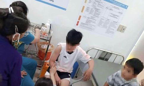 Chó nghi lên cơn dại cắn 6 người liên tiếp, một nạn nhân lộ xương