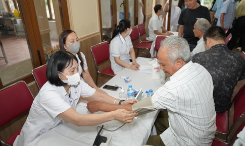 Mang dịch vụ y tế chất lượng miễn phí đến với người có công, gia đình chính sách tại Yên Bài
