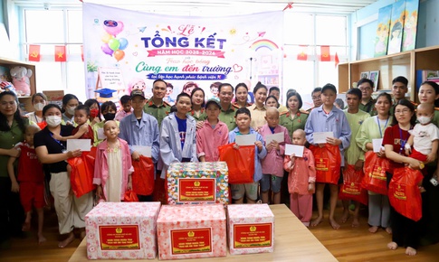 Hơn 2 tỷ đồng và ngàn phần quà tiếp sức 'chiến binh nhí' tại Bệnh viện K dịp Quốc tế Thiếu nhi