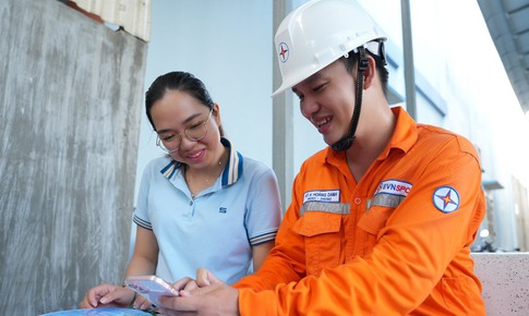 TPHCM yêu cầu tiết kiệm điện mạnh hơn trong mùa nắng nóng, khuyến khích lắp điện mặt trời mái nhà