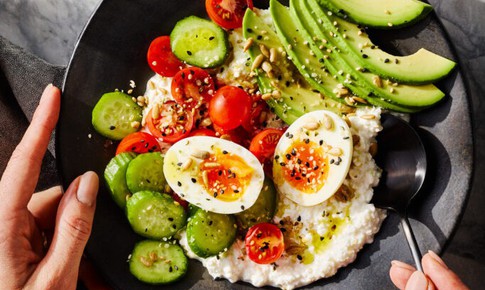 Bữa sáng chọn trứng hay sữa chua Hy Lạp để cung cấp protein tốt nhất?