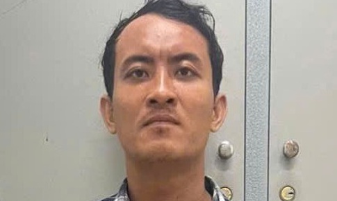 Mâu thuẫn khi nhậu, thanh niên xách dao xông vào phòng trọ chém người