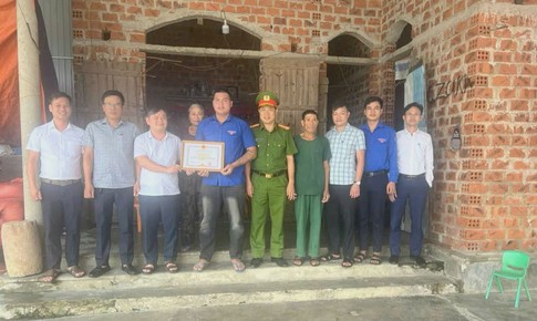 Tuyên dương thanh niên dũng cảm cứu 2 người đuối nước