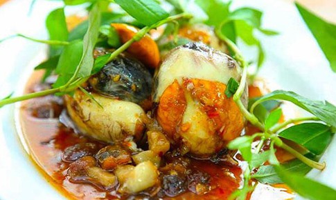 Những thực phẩm nên và không nên ăn cùng trứng vịt lộn