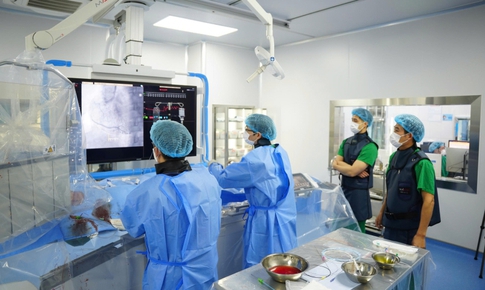 Cứu sống cụ bà 87 tuổi hẹp nặng cả 3 thân động mạch vành nguy kịch