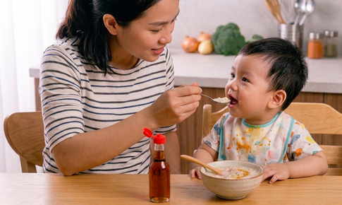 Có nên nêm nước mắm cho trẻ ăn dặm không?