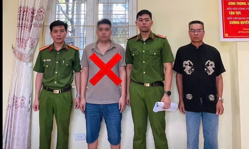 Khởi tố tài xế dùng bằng lái giả chở khách
