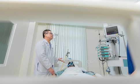 Cuộc chiến sinh tử 2 lần cứu sống nữ bệnh nhân nước ngoài ngay trên bàn can thiệp tại Vinmec Đà Nẵng