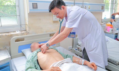 Lao động nhiều giờ dưới nắng nóng, thanh niên 25 tuổi bị tổn thương thận cấp