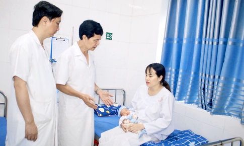 Đang dùng thuốc chống đông, sản phụ bất ngờ vỡ ối ở tuần 39