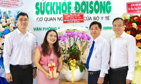 Đoàn đại biểu TPHCM thăm, chúc mừng Báo Sức khỏe và Đời sống