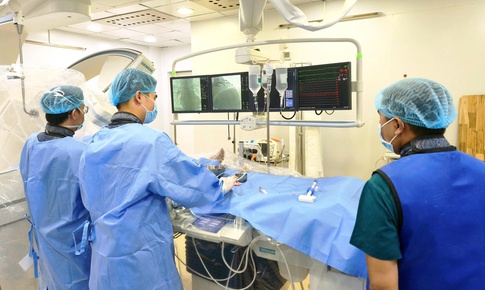 Hút thuốc lá nhiều năm, người đàn ông 45 tuổi suýt tử vong vì tắc cùng lúc 2 mạch vành nuôi tim