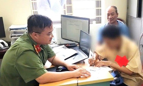Bình luận xúc phạm dưới bài viết công an phường đăng tải, hai chủ Facebook bị xử phạt