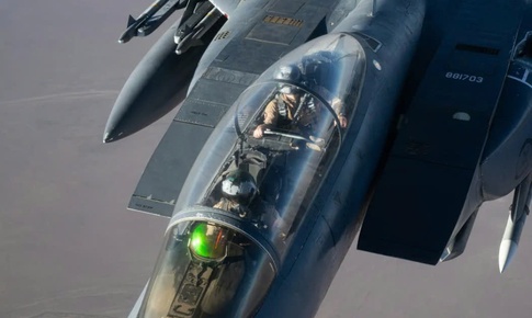Bí ẩn đàn UAV giống sứa xuất hiện trước khoảnh khắc F-15 Mỹ rơi xuống Iran