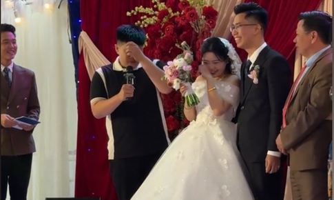 Chị gái lấy chồng, em trai khóc như mưa nói lời ‘tận đáy lòng’ khiến hội trường cười nghiêng ngả