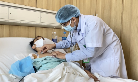 Hai anh chị lần lượt qua đời vì bệnh di truyền, nam sinh 16 tuổi hồi sinh nhờ ghép gan