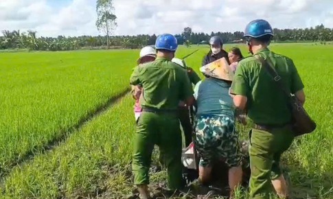 Khống chế 3 anh em phun thuốc vào công an