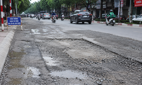 Hà Nội: Công trình khẩn cấp chống ngập chậm hoàn trả mặt đường 