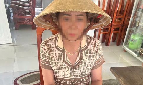 Người phụ nữ đang ghi số lô, số đề tại nhà thì bị bắt