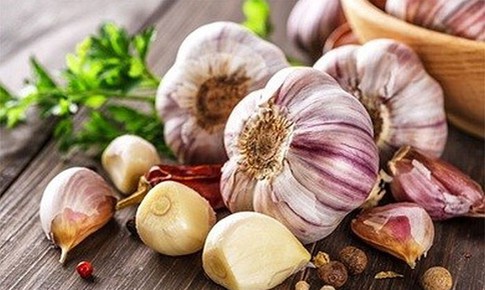Người bệnh đái tháo đường ăn tỏi mỗi ngày có lợi ích gì?