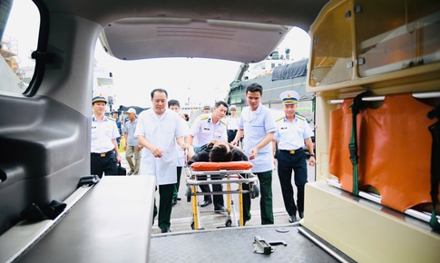 Tàu Trường Sa 20, Lữ đoàn 955 đưa ngư dân bị nhiễm trùng đường ruột vào bờ an toàn