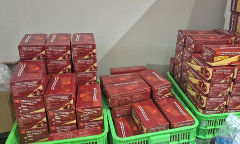 Khởi tố 3 người sản xuất thực phẩm giả, bán trên TikTok Shop và Shopee
