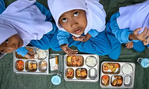 Tham vọng về suất ăn miễn phí cho 80 triệu người Indonesia biến thành thảm họa