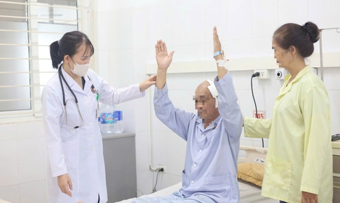 Cú ngã tưởng chừng vô hại khiến cụ ông 72 tuổi suýt mất mạng
