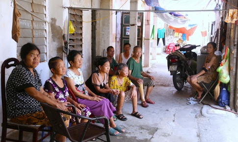 Xóm chạy thận quay quắt trong nắng nóng hơn 40 độ C