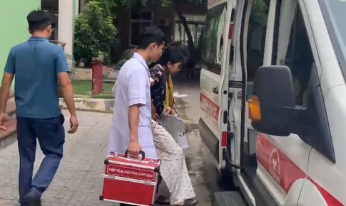 Bệnh viện bố trí xe cứu thương, bác sĩ đưa thí sinh vừa phẫu thuật đi thi lớp 10