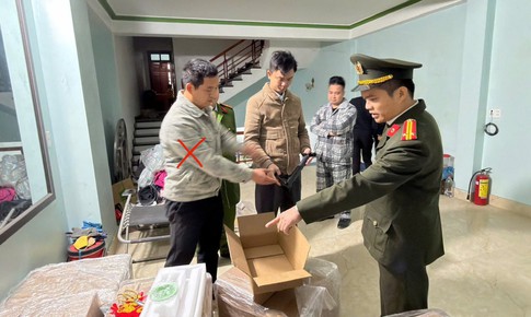 Triệt phá đường dây mua bán vũ khí quân dụng ngụy trang mặt hàng 'súng thông bồn cầu'